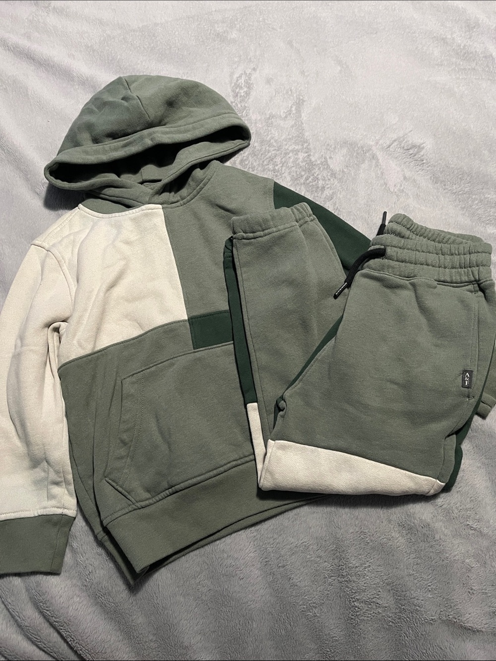 Kids Colorblock Hoodie & Jogger Set - Olive Green